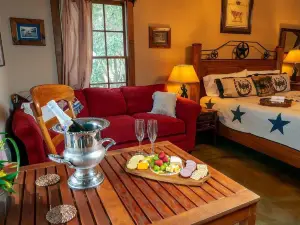Equinox Inn at Canyon Lake