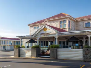 Tuakau Hotel