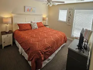 ON LAKE TIME: Lakefront Condo with Beautiful Views of Smith Mountain Lake