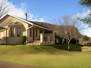 Thaba Tsweni Lodge & Safaris