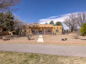 Southwestern Home with Golf Course Views