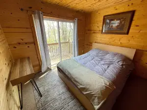 Cozy cabin retreat in NW Lake Leech area