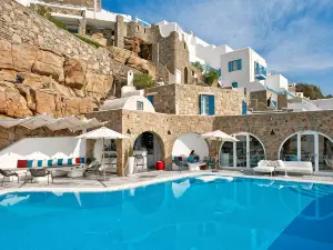 Kouros Hotel & Suites