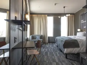 Quality Hotel The Box