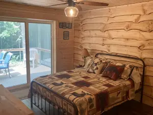 Charming Cabin with Hot Tub and Scenic Deck - Inviting Nature Haven