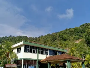 Teluk Batik Holiday Apartment