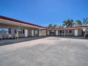 Shell Motel (Pearly Shell Motel)