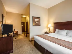 Comfort Inn & Suites McMinnville Wine Country