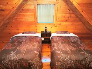 Private Cabin-Perfect for families, large groups!