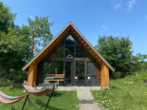 Katskhi Cottage 5 Min to Katskhi Pillar & Rock Climbing, Private Patio with Pizza Oven