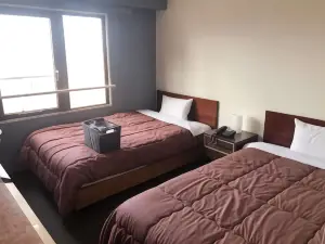 Crane Hotel Takajo