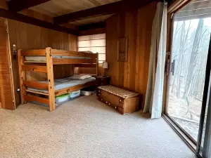 Fantastic Secluded Cabin with Nice Sights in North Creek, New York