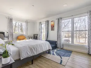 Modern 4BD/3BA w/Parking & deck & 29 min>NYC