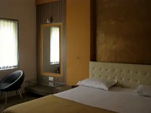 Hotel Sanai Residency