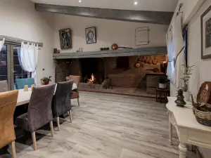 Le Mas des Colombes Chambres d'hôtes B&B & Spa