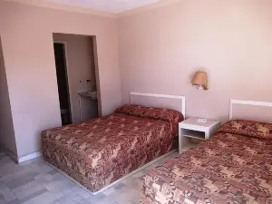 Los Jitos Hotel & Suites