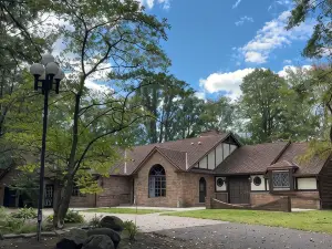 The Castle on Lake Montanis - Indoor Pool & Arcade House