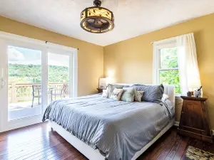 Waterfront Cabin w/ A View! Large Family Retreat + Pet-Friendly