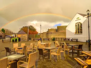 Castle Court Pub & Rooms