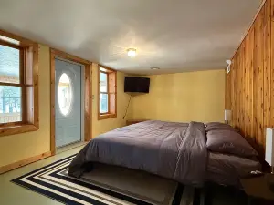 Spacious Lakefront Home with Nostalgic Charm, Wifi, AC and a Boat Dock