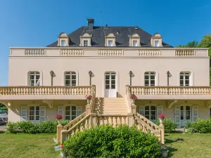 Château de Puy Robert Lascaux - A proximité Grotte de Lascaux - Hôtel Avec Piscine chauffée - Sarlat