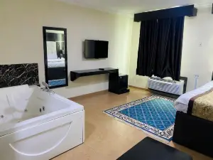 Great Western Hotel and Suites