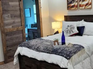 Brand new Picturesque, 2-bedroom condo with AC and WiFi in delightful Albion