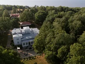 Saka Manor