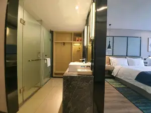 Beiman Hotel (Wuzhou Wanhui Plaza, yingshang High-speed Railway Station)