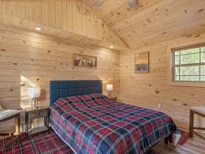 Lake View Adventure Cabin at Bear Bluff Retreat