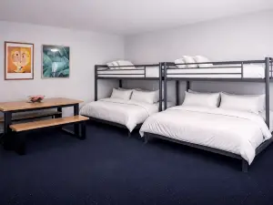 Hotham Central Ski Out Studio w/ pool, spa & sauna