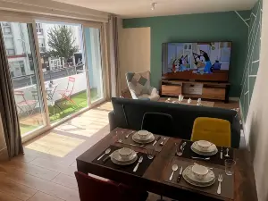 City Center Apartment – 3 Bedrooms, 3 Bathrooms, Parking & Balcony