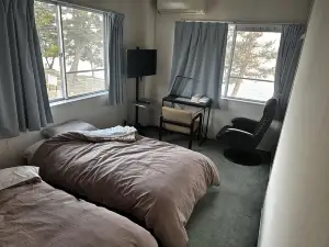 湖畔旅館