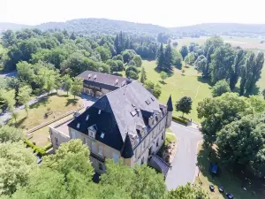 Château de Puy Robert Lascaux - A proximité Grotte de Lascaux - Hôtel Avec Piscine chauffée - Sarlat