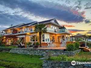 Birds of a Feather Victoria Oceanfront Studio Suites