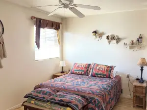 Cozy, Comfortable, Quiet, Private Apartment