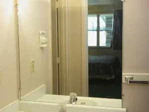 Country Club Inn & Suites