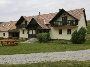 Panzio-Kemping Bekolce