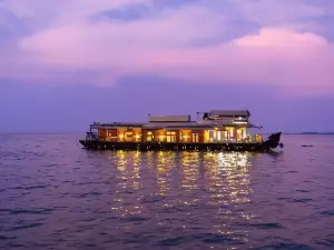 Coco Houseboats