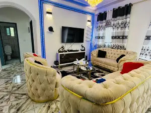 Khalifa luxury guest house Mbalgong