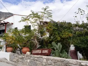 Zacharoula Rooms