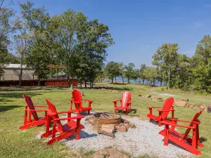 The Porch House - Lake Views, Huge Porch, Fire Pit & Beach Access