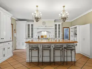 Thistle Hill Guesthouse - Walk to Many Wineries and Restaurants