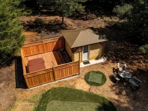 Tranquil 4 bedroom house with 8 person cedar hot tub in Gualala