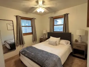 Cozy Lakefront Cabin w/ Stunning Views & Pontoon!