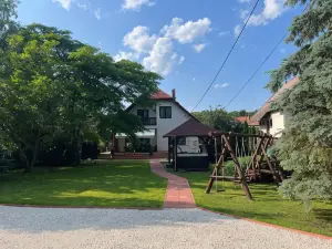 Aventurin House