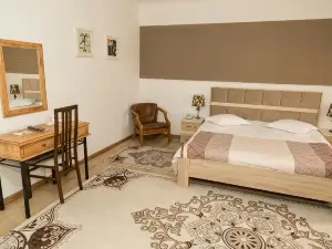 Mirazh Hotel