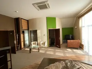 Hotel Sens