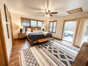 Cedar River Home-Pet Friendly!