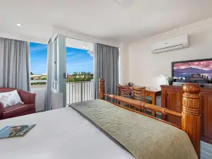 Burnett Riverside Hotel